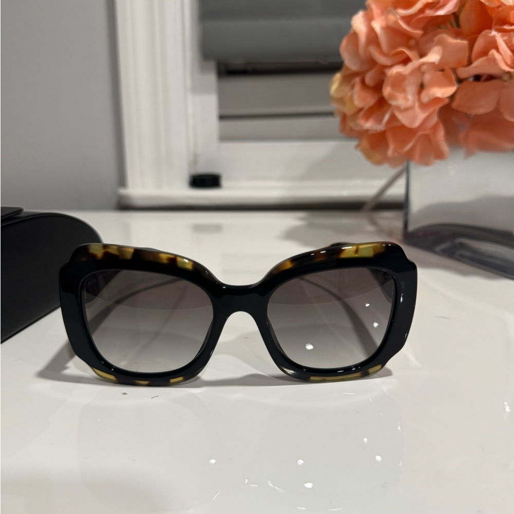 Prada Brown Cat-Eye Sunglasses with Tortoiseshell Detail